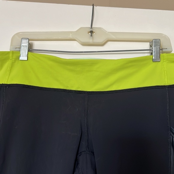 LULULEMON CROP LEGGINGS, SIDE POCKETS, ROUCHED DETAIL, DRAWSTRING! LIKE NEW!! - Picture 3 of 11